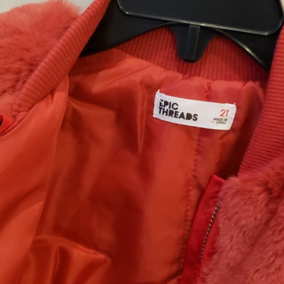Red faux fur bomber 2T jacket NWOT epic threads - Picture 2 of 3